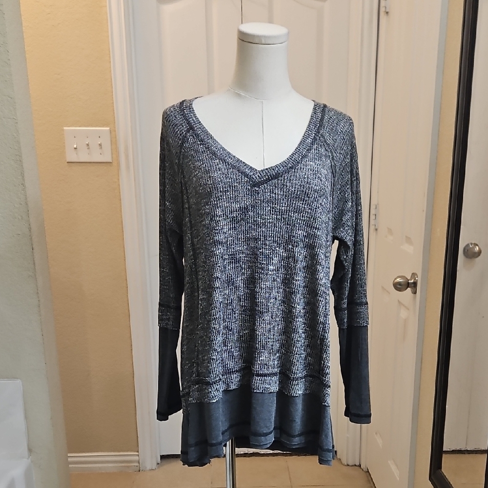 Mur Mur Black and Gray Knit V-Neck Tunic Size Small